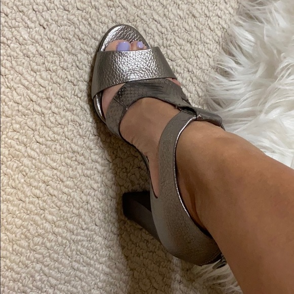 BCBGMaxAzria heels. - Picture 5 of 5